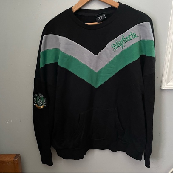 Hot Topic Tops - Hot Topic Harry Potter Slytherin S Sweatshirt